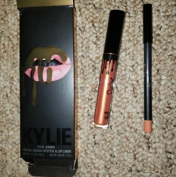 Kylie Cosmeric Midnight Kit